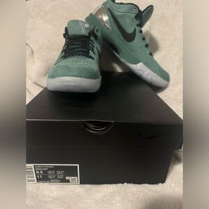 *SOLD*New in box.  Kobe IV protro size 9.5 men’s.